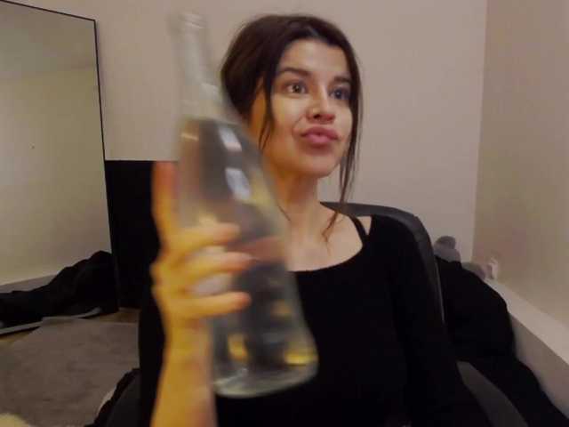AryaJoliee