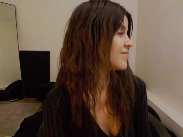 AryaJoliee