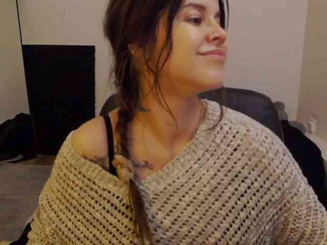 AryaJoliee