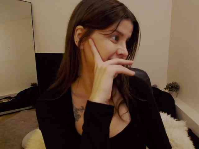 AryaJoliee