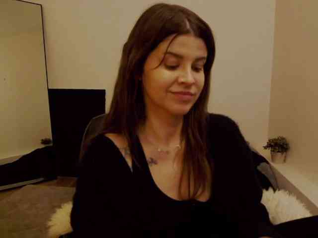 AryaJoliee