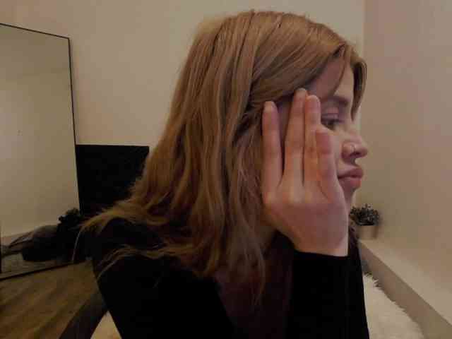 AryaNoiree webcam