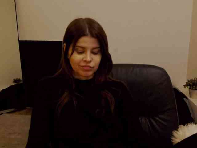 AryaJoliee