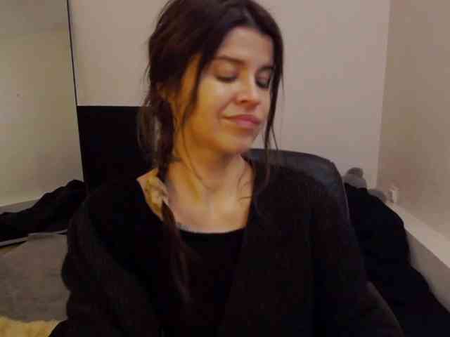 AryaJoliee