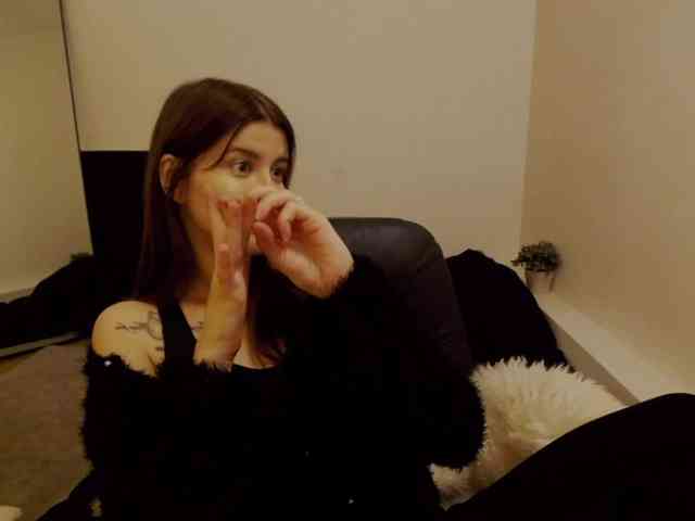 AryaJoliee