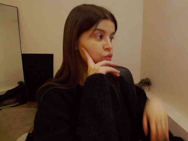 AryaJoliee
