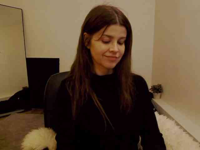 AryaNoiree webcam