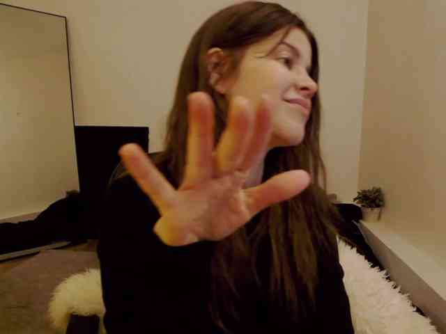 AryaNoiree webcam