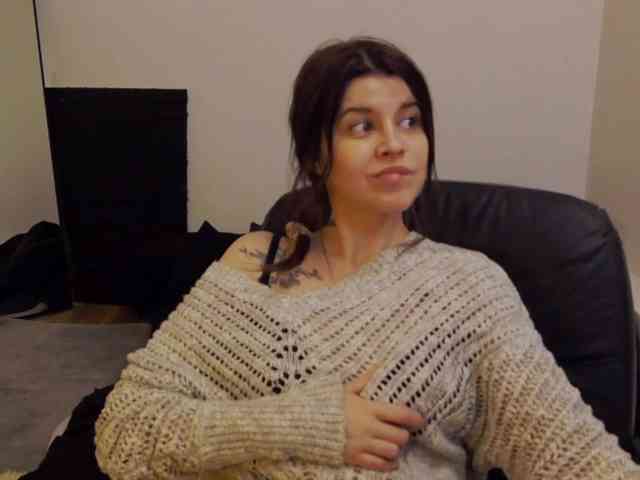 AryaJoliee