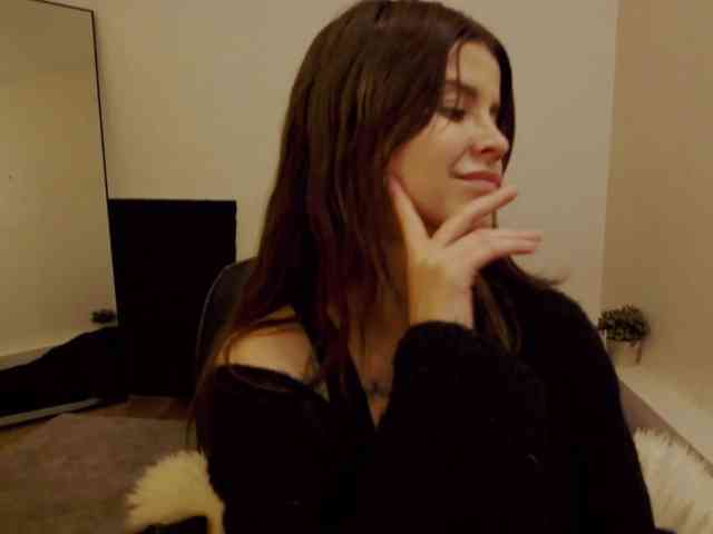 AryaJoliee