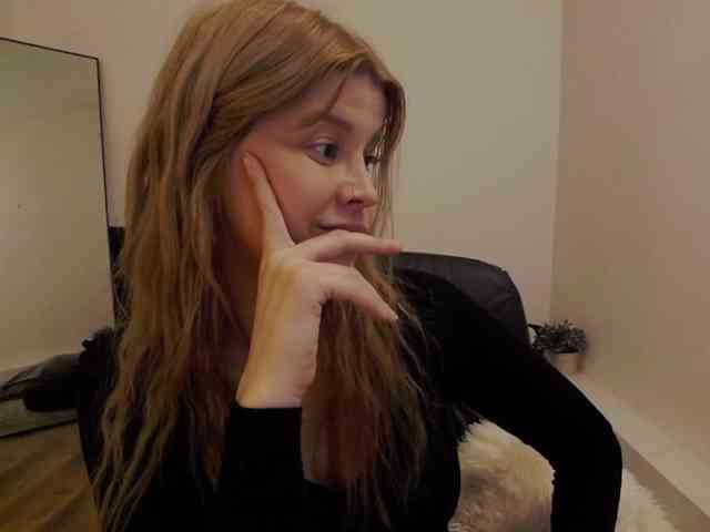 AryaNoiree webcam