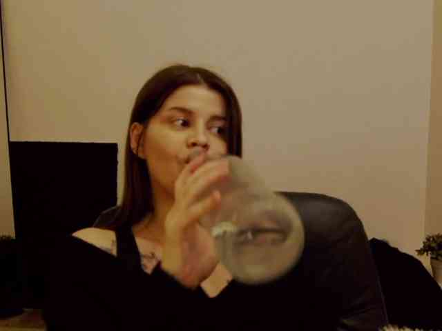 AryaJoliee