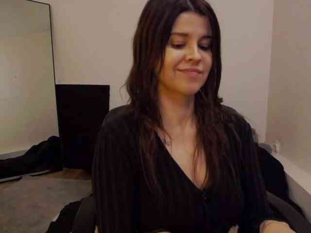 AryaJoliee