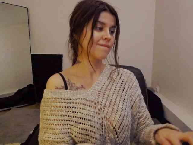 AryaJoliee