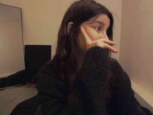 AryaJoliee