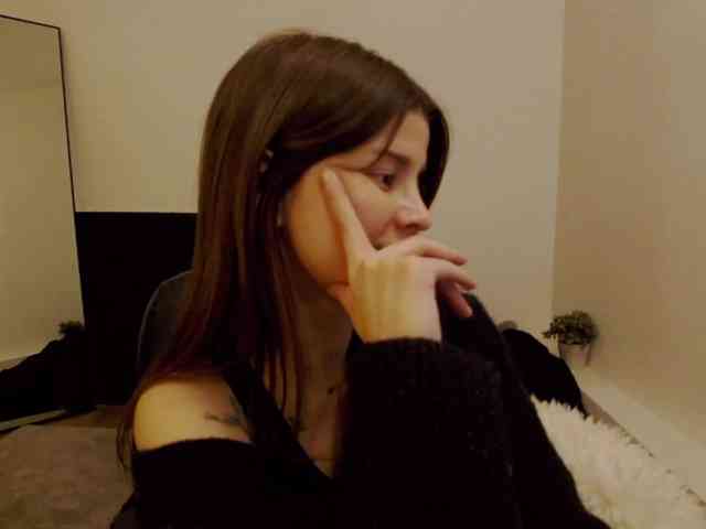 AryaJoliee