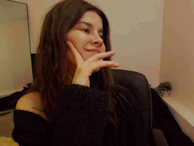 AryaJoliee