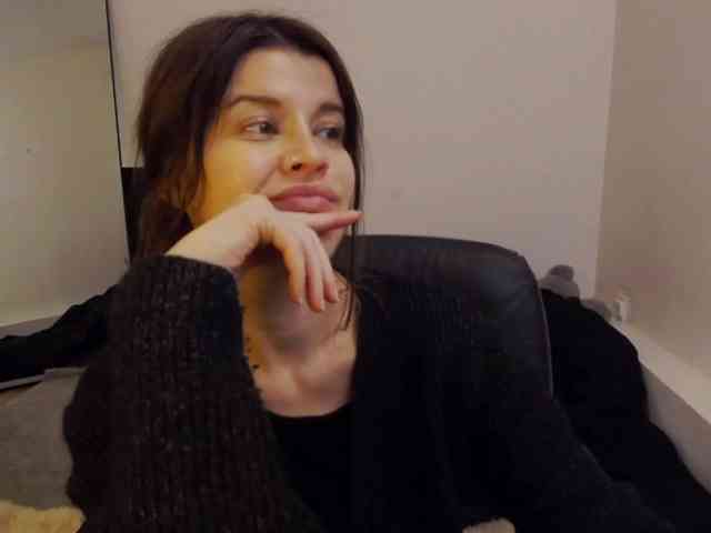 AryaJoliee
