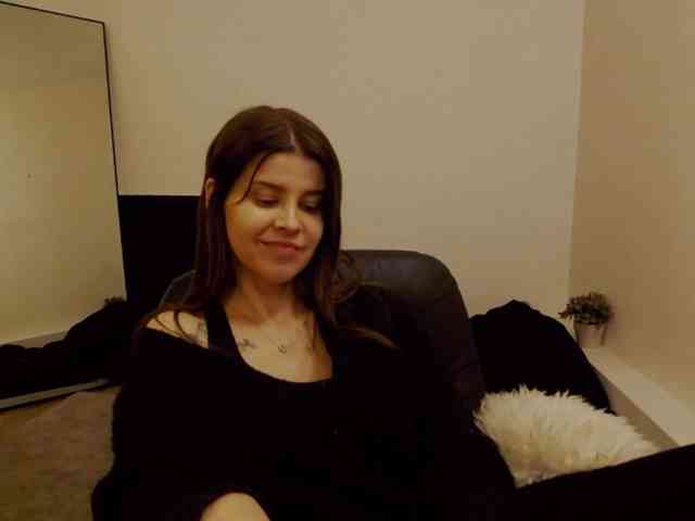AryaJoliee