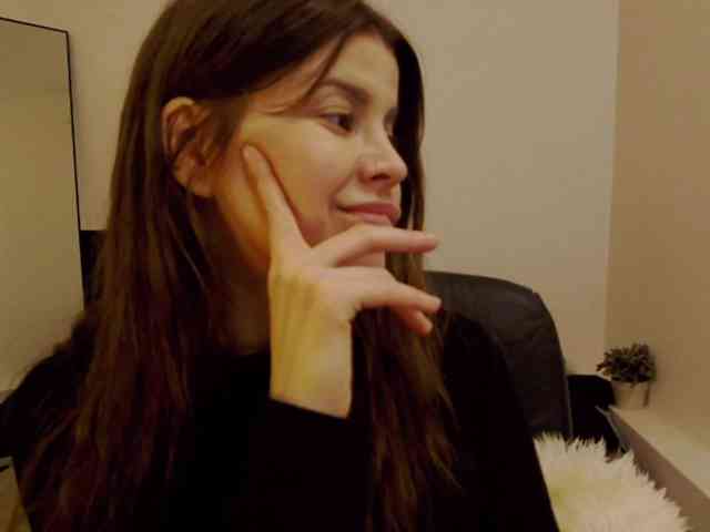 AryaNoiree webcam