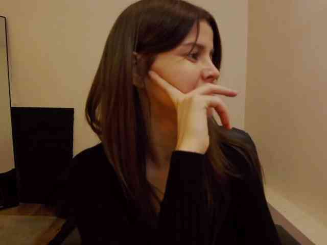 AryaJoliee