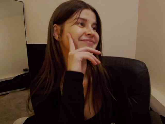 AryaJoliee