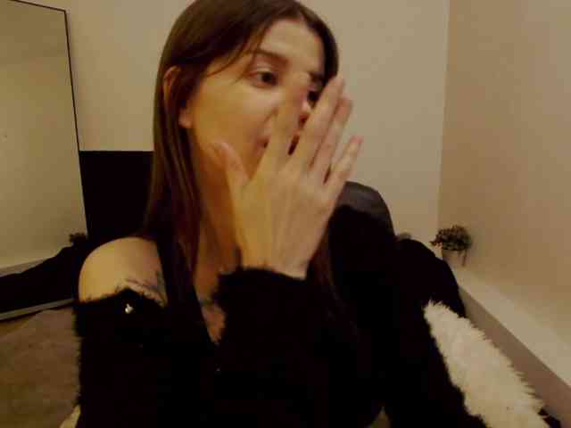 AryaJoliee