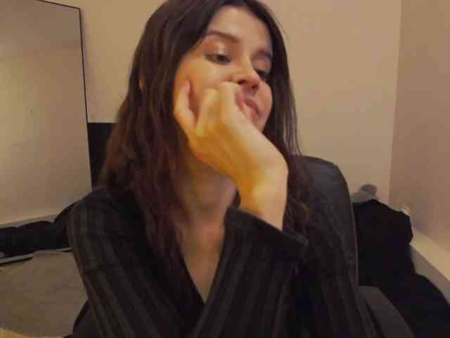 AryaJoliee