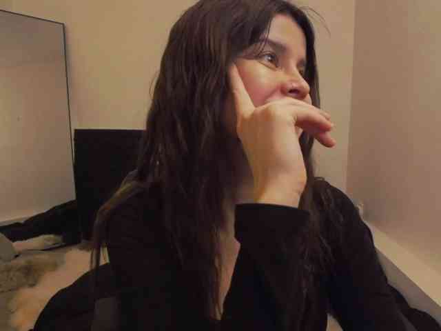 AryaJoliee