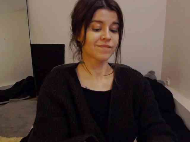 AryaJoliee
