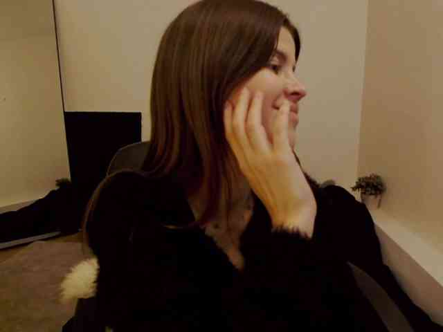 AryaJoliee