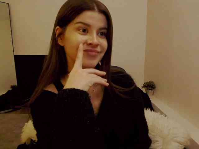 AryaJoliee