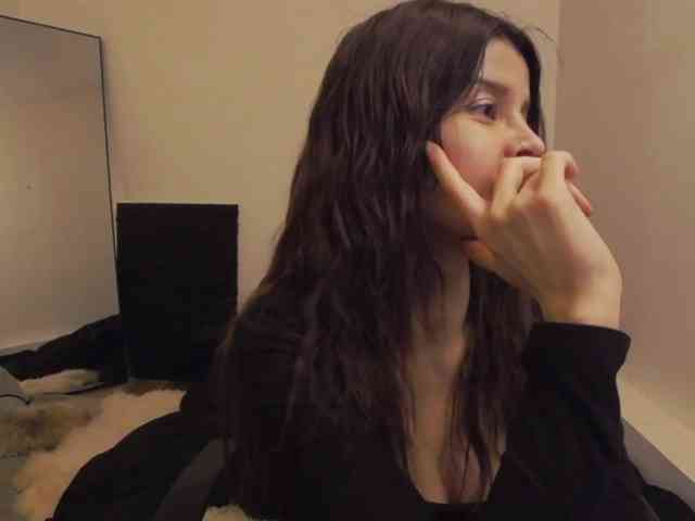 AryaJoliee