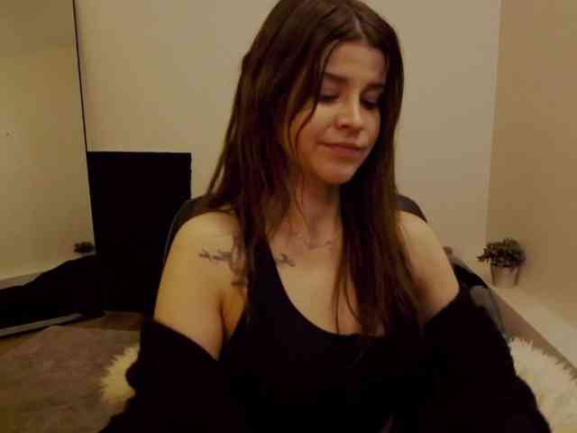 AryaJoliee