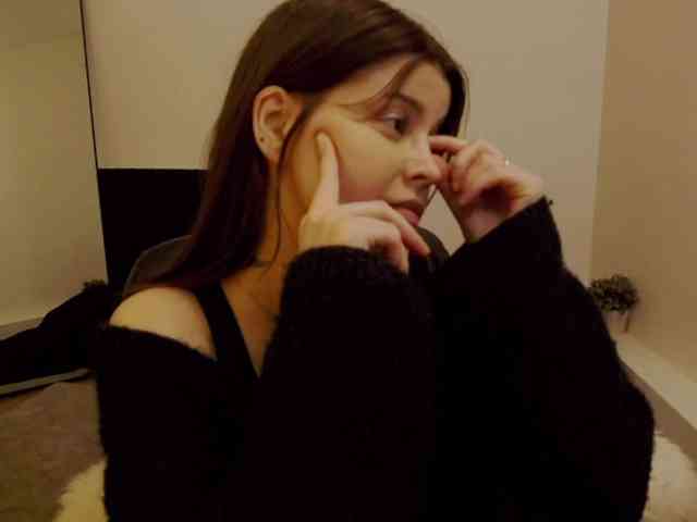 AryaJoliee