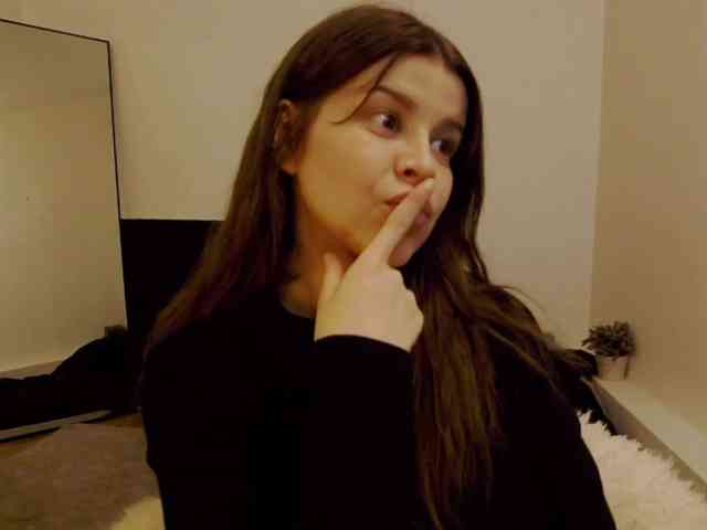 AryaNoiree webcam
