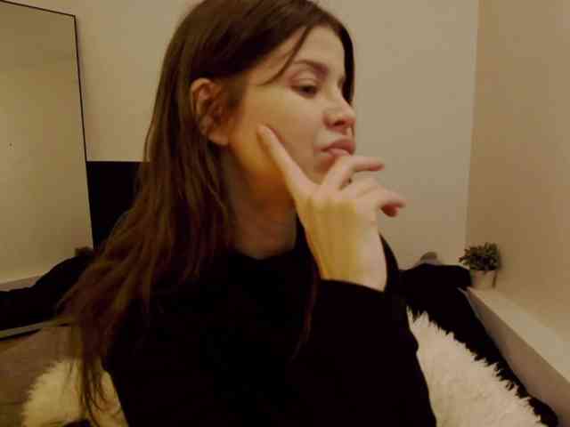 AryaNoiree webcam