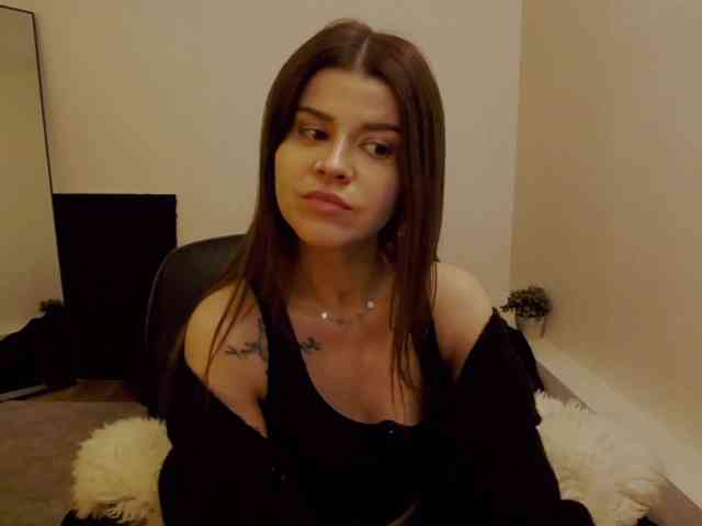 AryaJoliee