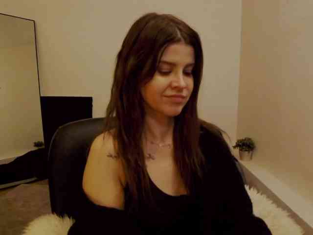 AryaJoliee