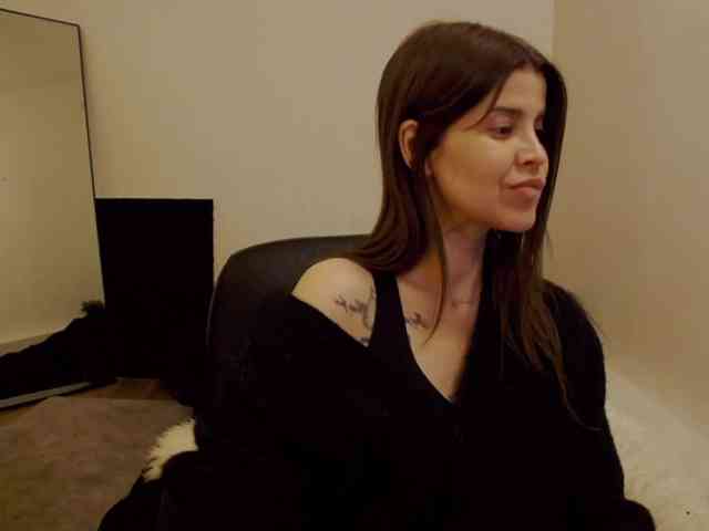 AryaJoliee