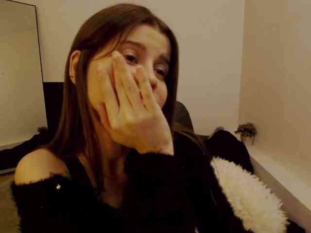 AryaJoliee