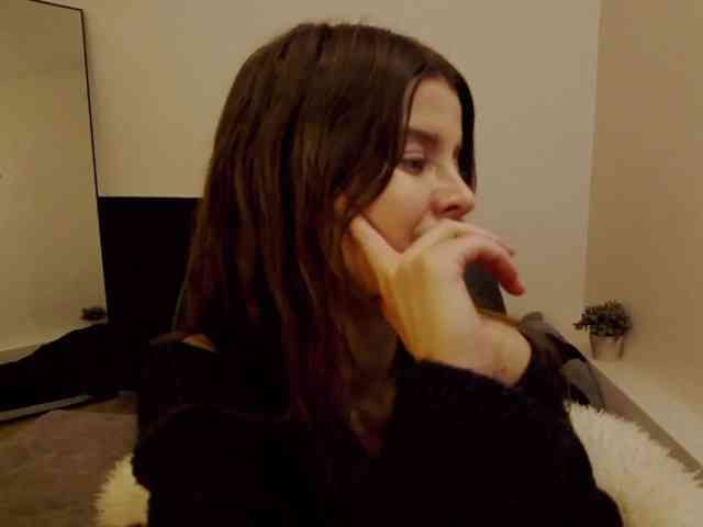 AryaJoliee