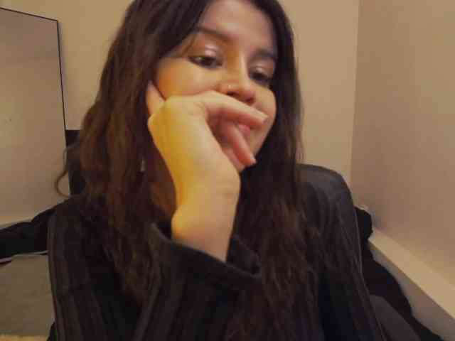 AryaJoliee