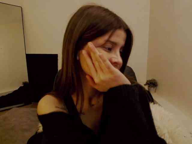 AryaJoliee