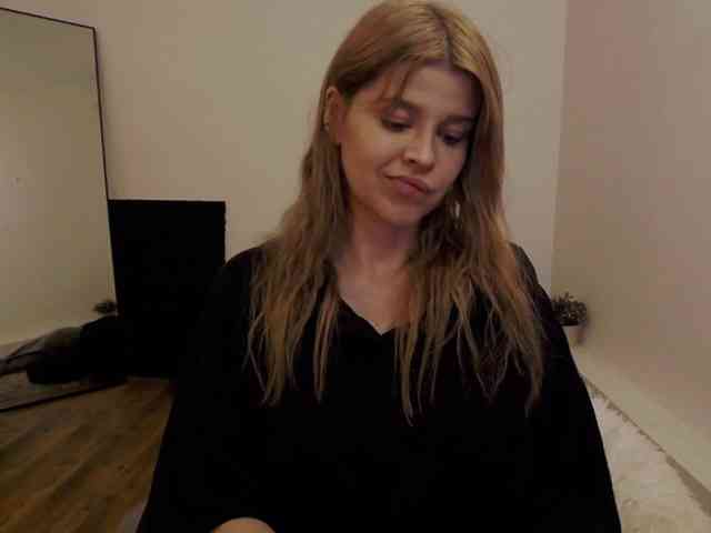 AryaNoiree webcam