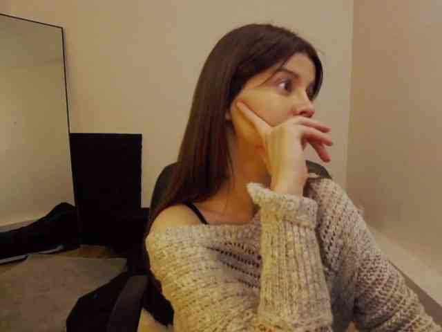 AryaJoliee