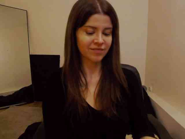 AryaJoliee