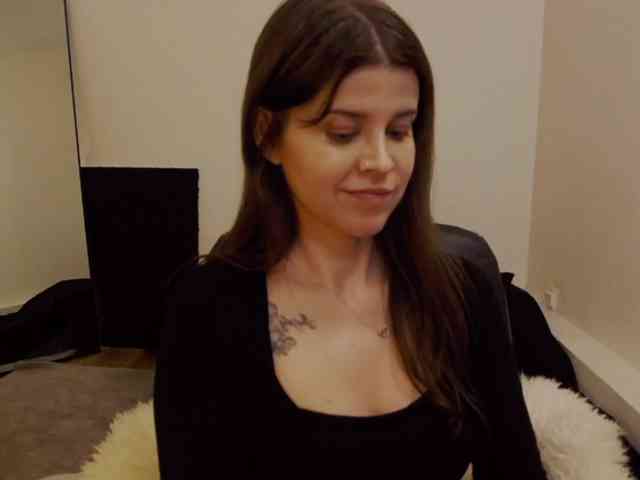 AryaJoliee