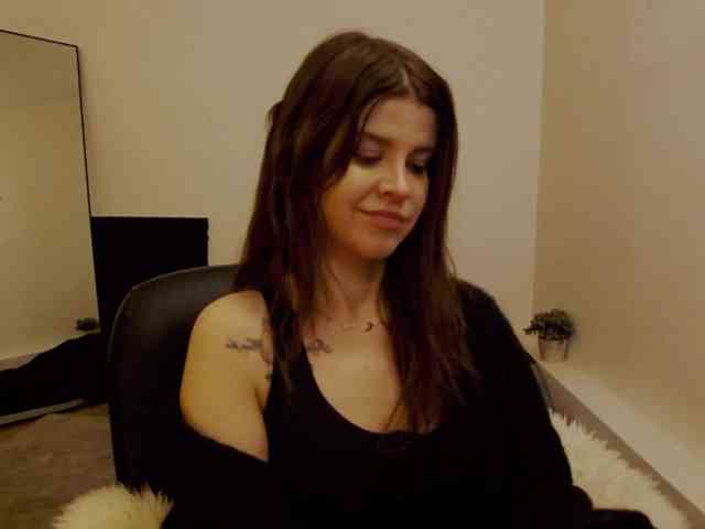 AryaJoliee