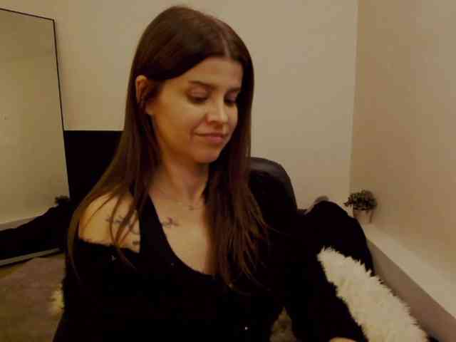 AryaJoliee